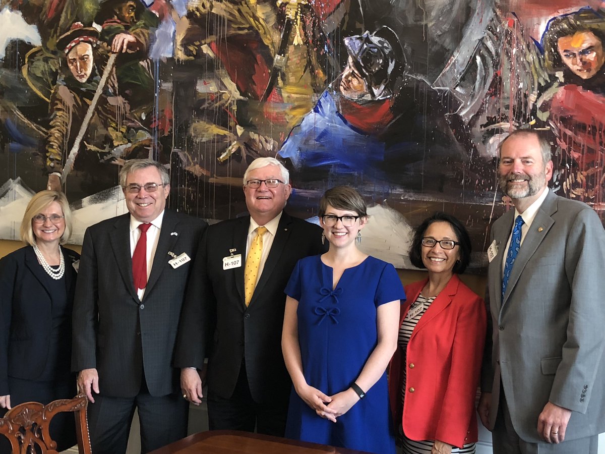 APApsychiatric's tweet image. #AmericasDocs representatives pictured with Katie Meyer, Senior Policy Staffer for the House Majority Leader regarding the #OpioidEpidemic. @AOAforDOs⁩ ⁦@ACPinternists⁩ ⁦@AmerAcadPeds⁩ ⁦@APAPsychiatric⁩ ⁦@ACOGAction⁩ ⁦@aafp⁩ #OpioidCrisis #Groupof6