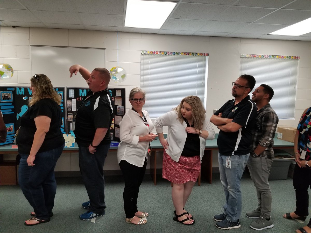 bluescrubs33's tweet photo. Team work and synergizing at Meadow Woods!  @meadowwoodsms @MarisolMendez24 https://t.co/DAqDquaYHm