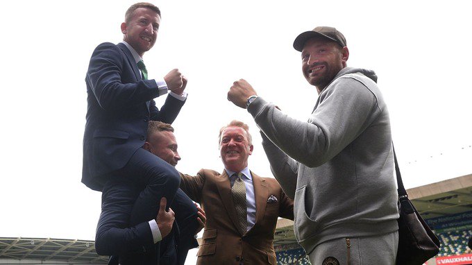 utv's tweet image. That's one way for Belfast's finest to get the better of @Tyson_Fury! 🥊👊💪  itv.com/news/utv/2018-…