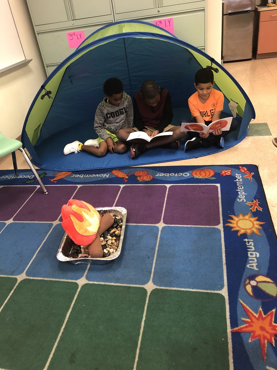 MsWeller08's tweet photo. First day of summer strong and our @BartonChargers are having a blast #LitCamp #preventingSummerSlide @townsendpammy #3rdGradeReady @KristenRulison @pbcsd https://t.co/Q92zZ7sy0O