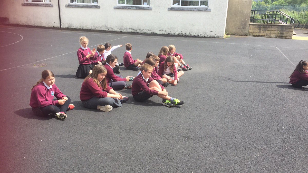 SchoolBroughton's tweet photo. P4/5 created and presented improvised drama, considering their audience and atmosphere. #BurkeandHare #expressivearts #outdoorclassroom https://t.co/TlWbr1iWjs