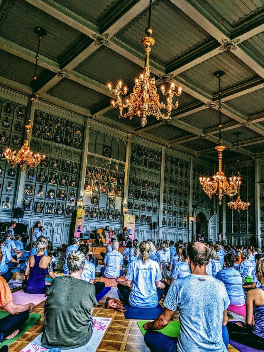 IndEmb_Fin's tweet photo. Sri Sri Ravi Shankar, Art of Living led celebrations of International Yoga Day Helsinki today at the House of Nobility  @moayush @IndianDiplomacy @ArtofLiving #IDY2018 @DDNewsLive https://t.co/KdIi9pCEaH