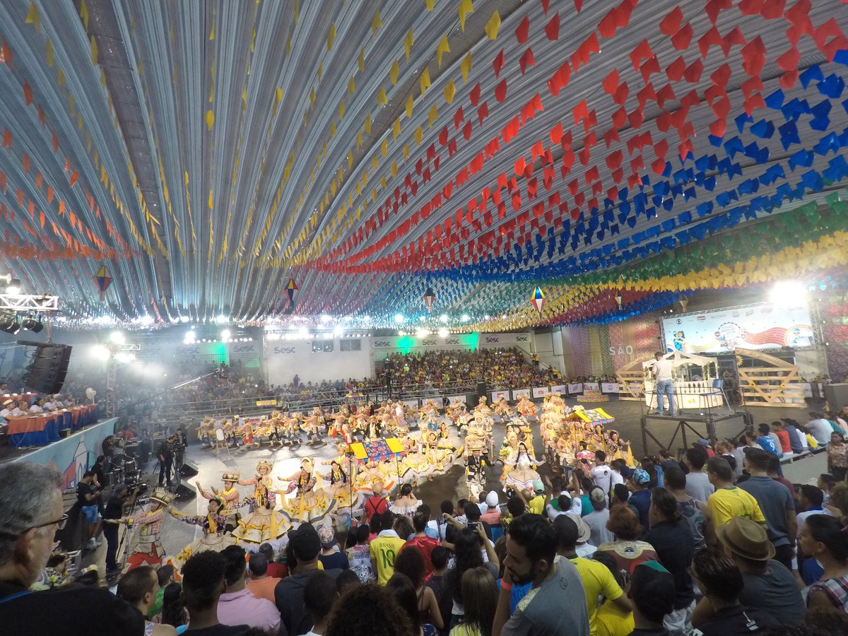 Yesterday I experienced the spectacle that is Quadrilhas Juninas: frevo.thekatespanos.com/2018/06/18/qua… Amazing dancing, costumes, stories, and emotions! <a href="/fulbrightbrasil/">Fulbright Brasil</a> <a href="/FulbrightPrgrm/">The Fulbright Program</a> #festajunina #danceresearch #ethnochoreology
