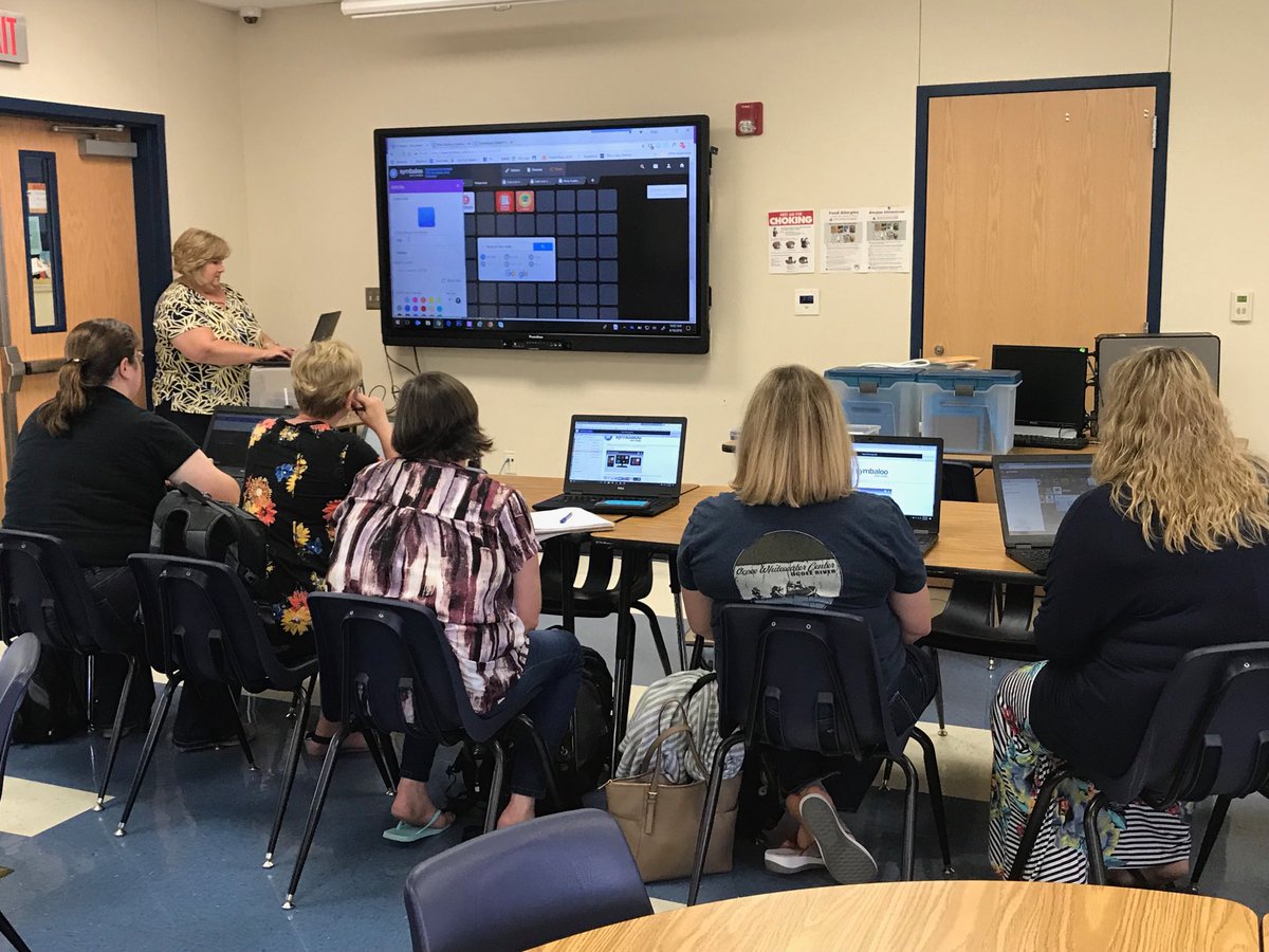 Kirk_Murdock's tweet image. Terrific group participating in #TasteofTechnology and checking out the new Promethean displays! Great job ⁦@emsisdits⁩ !!