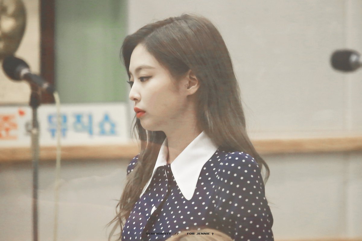 SERENDIPITY_JN's tweet photo. 180618 수현의 볼륨을높여요 [💫]

#BLACKPINK #블랙핑크 #제니 #JENNIE https://t.co/UkIEINlTda