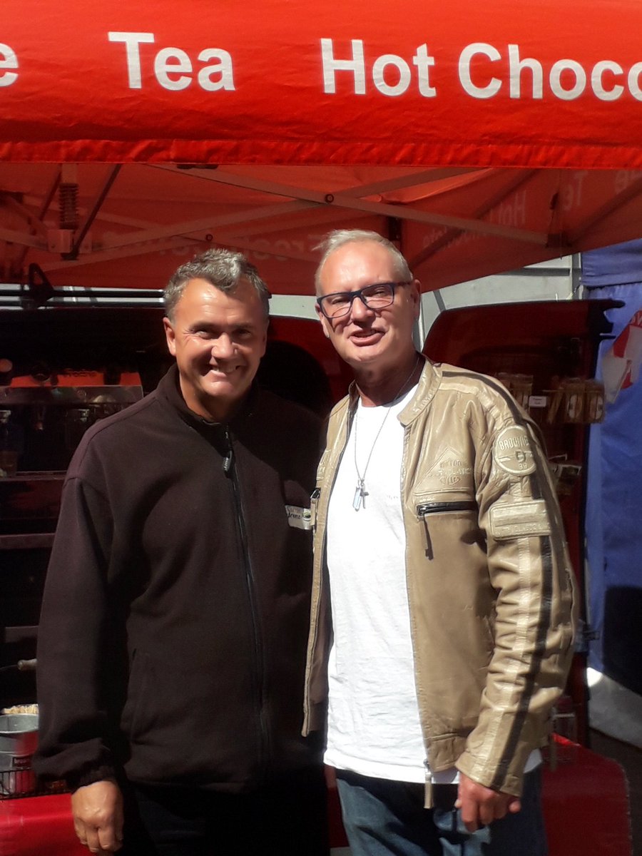 Gazza now in Times Square Fanzone with <a href="/CoffeeSupreme11/">Coffee Supreme</a> @SSDConcerts 
#ComeOnEngland