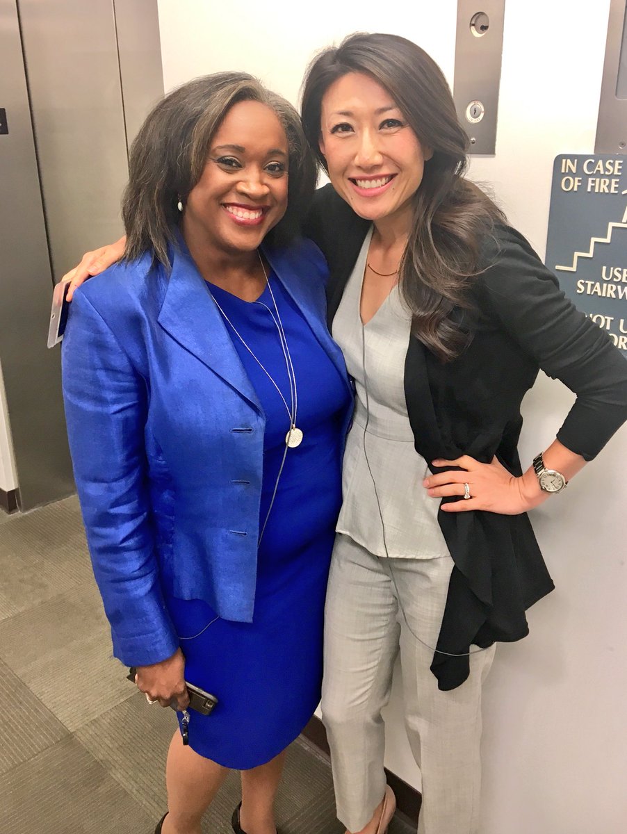 Eun Yang On Twitter It S Nbctracie In The Flesh I Ve Been A Longtime Fan And Her Kids Go My Alma Mater