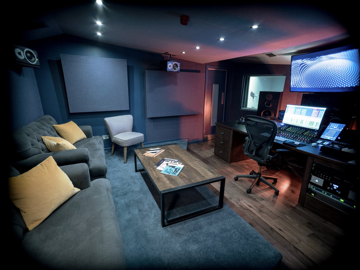 String and Tins is hiring. We're looking for a producer with experience in post production booking or talent management and a fearless approach to tackling problems. Please send CV to jobs@stringandtins.com Salary will reflect experience. Closing date: 30th June 2018