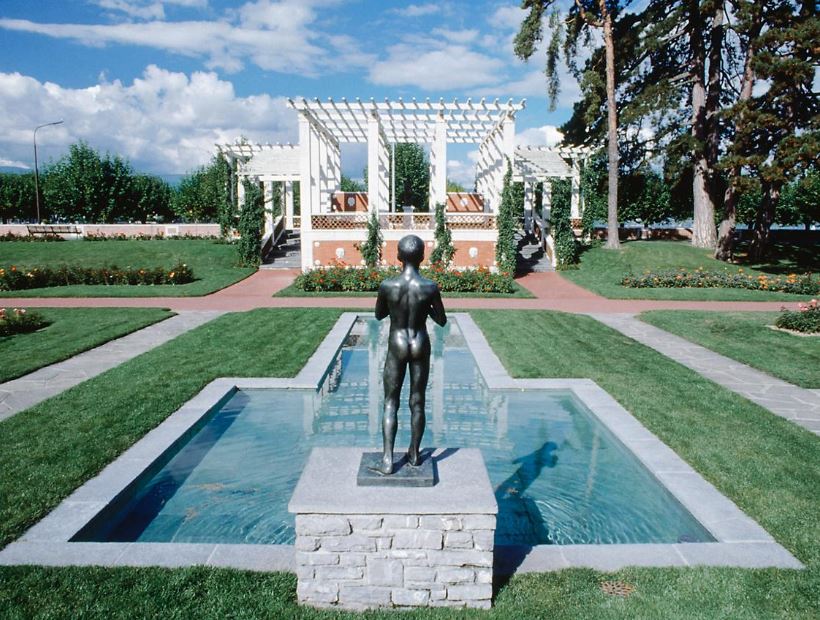 It’s the perfect weather to have a walk at the Parc des Eaux Vives. #DestinationMOnday #Geneva #MandarinOrientalGeneva