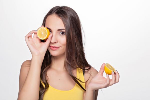 Cómo usar el limón para el pelo graso - remedio muy efectivo belleza.uncomo.com/articulo/como-… #belleza