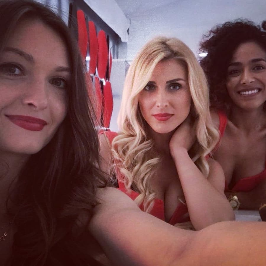EnnaComunicaci1's tweet photo. Un fin de semana más hemos podido vivir la sensación de alto voltaje y revoluciones de la mano de @ducatimotor
@ducatiesp
@angelicaasoo #ducatiteam #motogp #catalangp #Ducati #findesemanaintenso #summerlife #summertime #modelos #models https://t.co/rgjMjoLzOx