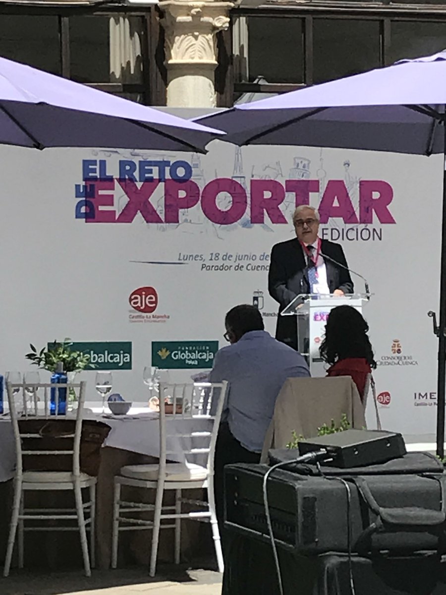 Ipex_clm's tweet photo. Pedro González, Presidente de Cotransa, nos habla ahora de el transitario, la organización y sus funciones. #Elretodeexportar https://t.co/s0J60kfUkO