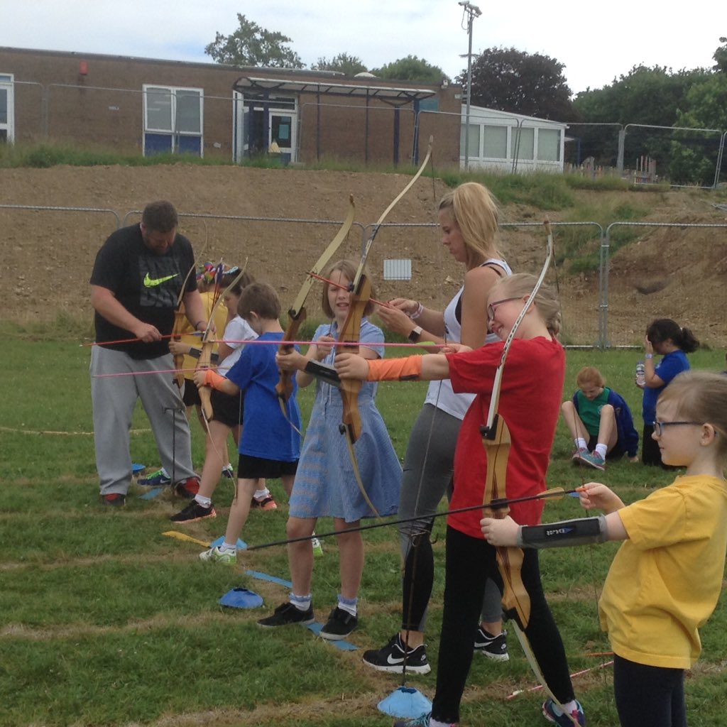 yfpsyr4's tweet photo. We kicked off Healthy Schools Week with an assembly with Plymouth Argyle. After that, we held our World Cup sweepstake and researched our team's country. Then, we had an archery session and it's not even lunch time! #busy #yfpslearning #yfpssport @plymouthssp https://t.co/dqNpLJAzU5