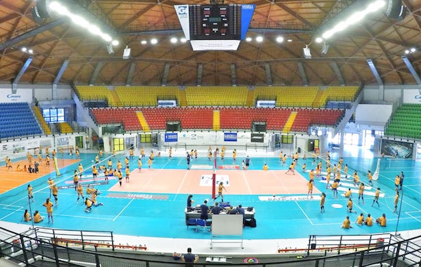 VeroVolley's tweet photo. Oggi parte la seconda settimana di #VeroVolleyCityCamp: 120 bambini alla @CandyArenaMonza ! ☺️🏐☺️

‼️ ULTIMI POSTI DISPONIBILI per la quarta settimana ‼️

➡️ https://t.co/2jmt6qp97Y

#VeroVolley 💙 #CulturaSportiva 📚 https://t.co/QPKR1vMJSv