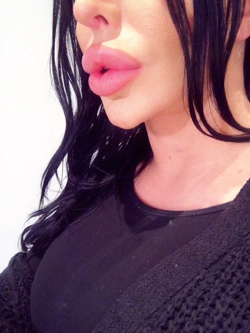 Mmmmm lips !!! https://t.co/7Tqk9BLVvZ<a href="/tag/adultwork"class="tags"><span>#adultwork</span></a>
