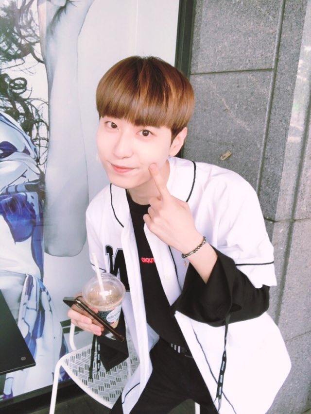 MVP_PH's tweet photo. #진) 오늘은 🇰🇷한국과 🇸🇪스웨덴전 무엇보다 다치치 않는게 우선! 파이팅!!!⚽️ MVP가자!!🏆
#엠브이피 #MVP #JIN #월드컵 https://t.co/gG2n1akLAv