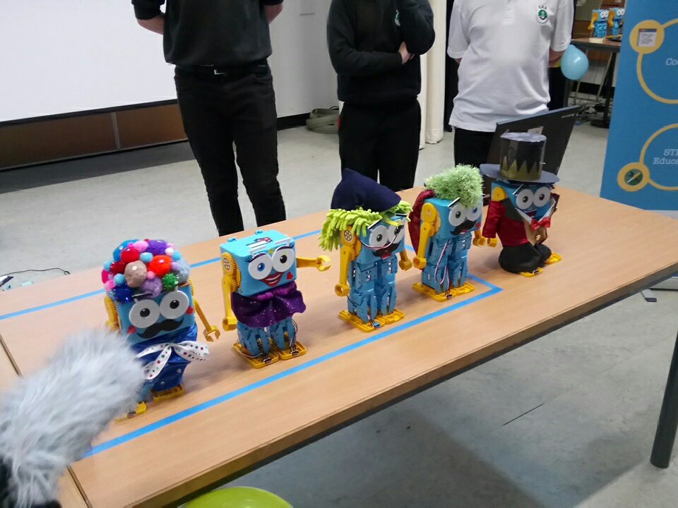 RoboticalLtd's tweet image. After the excitement of the obstacle course round, now its time for the dance off! All of us impressed so far @CGI_UKNEWS @Edinburgh_CC @MediaMorrison @poshscot76 #MartysCodingParty18 #DanceToThis #edtech #costumechange