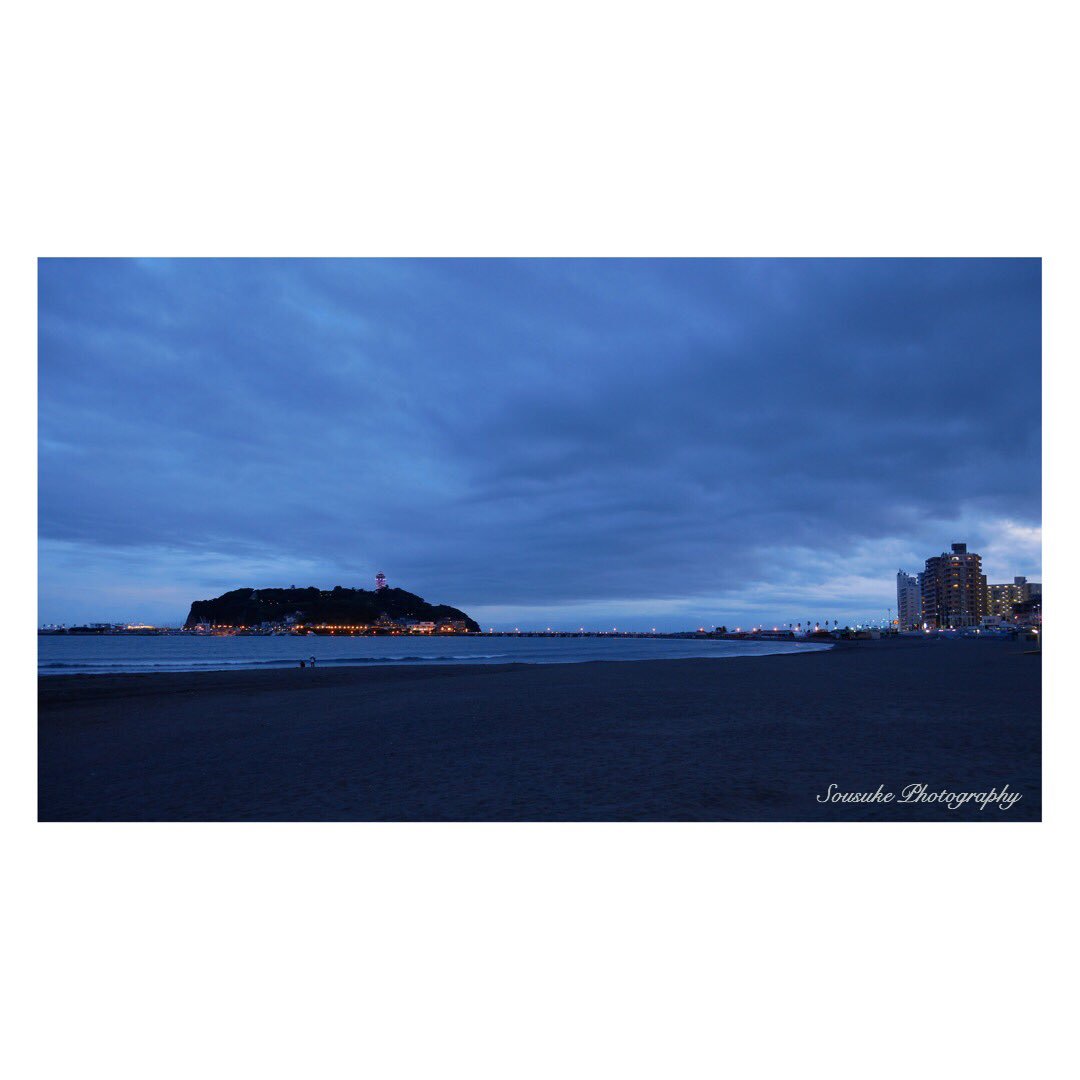 Reiwa_Photo's tweet photo. 週末に海岸をぶらりしてきました。
向こうに見えるは江ノ島！
完全にサザンの世界です🏖
#江ノ島 #湘南 https://t.co/7jQSBvcu20