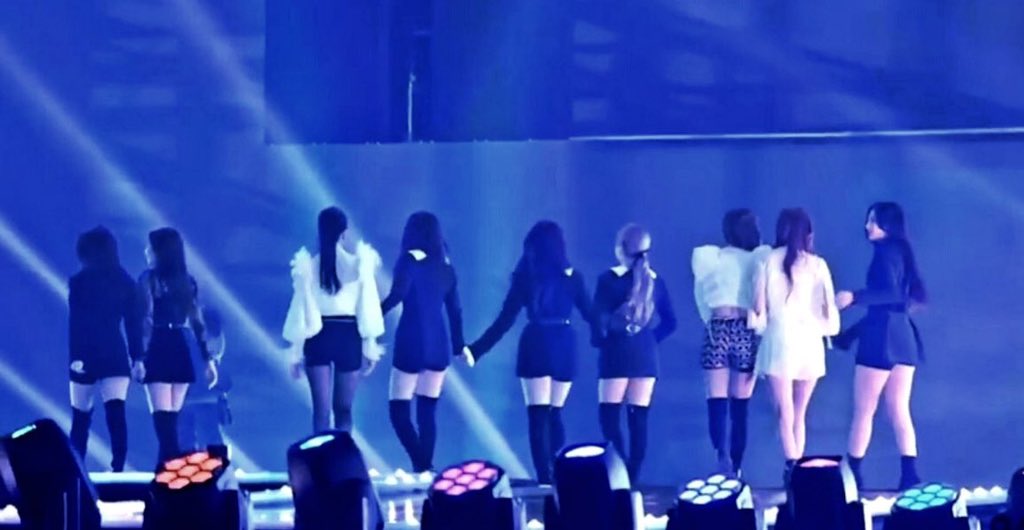 wenseulyerenjoy's tweet photo. BLACKPINK x RED VELVET

I'm really inlove with these 2 girl groups!!!
rt if you're a blink or reveluv!!!
#MTVLAKPOPREDVELVET 
#dafBAMA2018REDVELVET 
@RVsmtown 

#MTVLAKPOPBLACKPINK
#dafBAMA2018BLACKPINK
@ygofficialblink https://t.co/ApQmXI5YGr