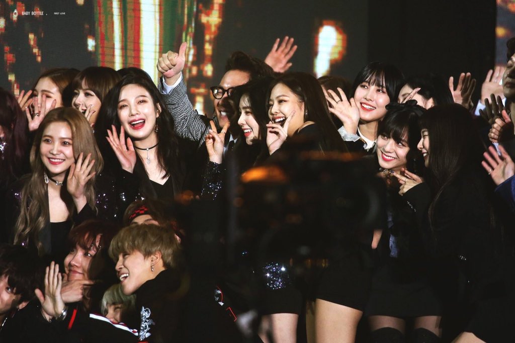 wenseulyerenjoy's tweet photo. BLACKPINK x RED VELVET

I'm really inlove with these 2 girl groups!!!
rt if you're a blink or reveluv!!!
#MTVLAKPOPREDVELVET 
#dafBAMA2018REDVELVET 
@RVsmtown 

#MTVLAKPOPBLACKPINK
#dafBAMA2018BLACKPINK
@ygofficialblink https://t.co/ApQmXI5YGr