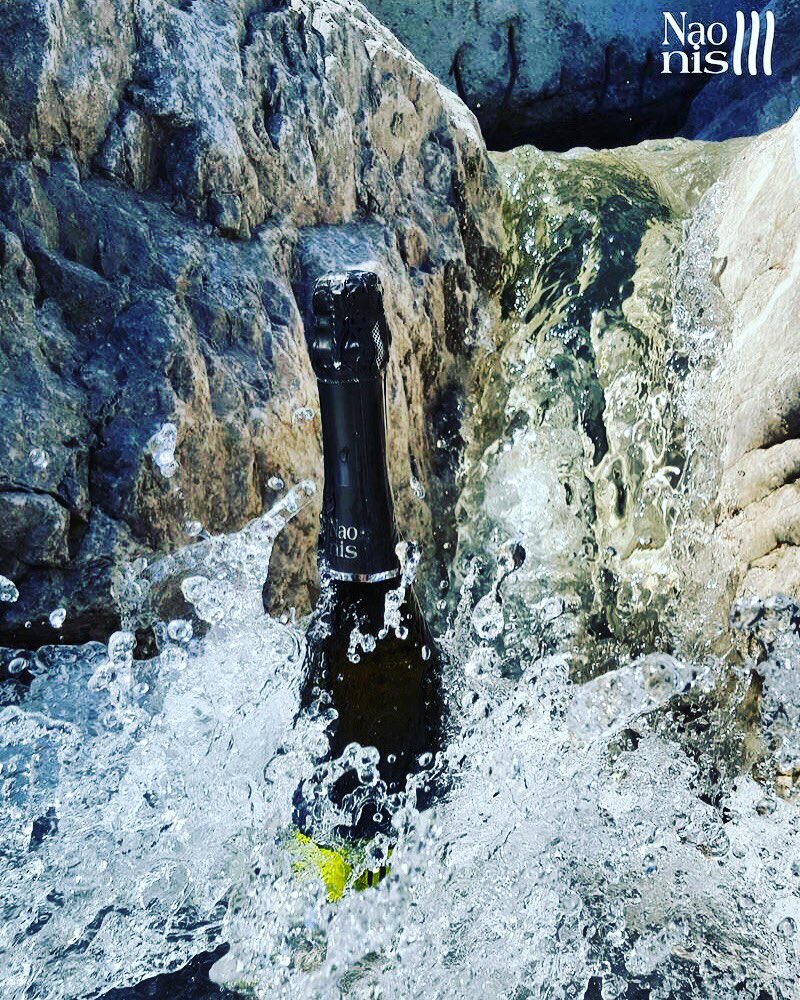 ViniLaDelizia's tweet photo. BOLLICINE RICCHE DI FRESCHEZZA - Una cascata di bollicine #Naonis per iniziare la settimana in freschezza #winegram #winelover #winecountry #wine #winetasting #Jader #Friuli https://t.co/oRfPiVETFz