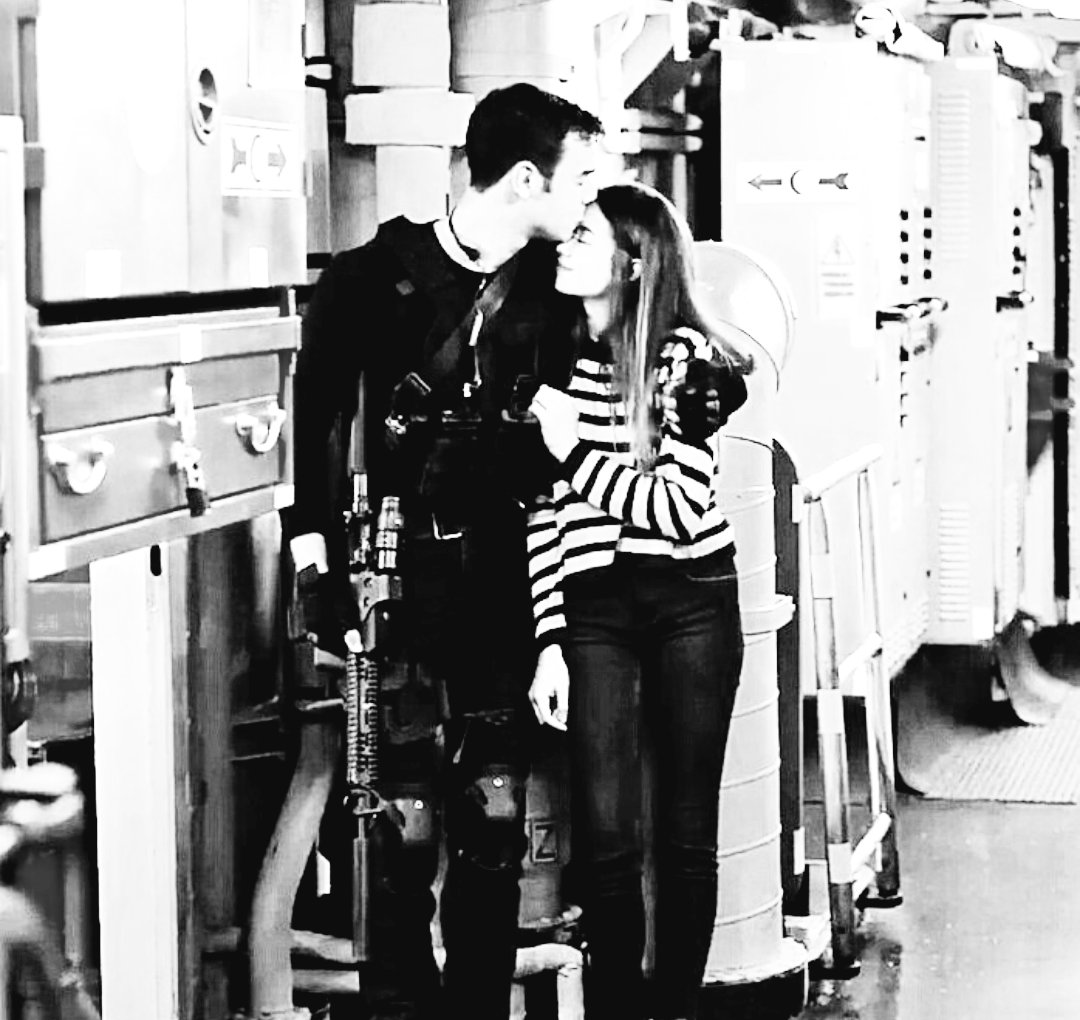 Siyah beyaz dörtlüleri neden bu kadar çok seviyorum 
YağmurÜn FeySu AytaçŞaşmaz 
#Söz