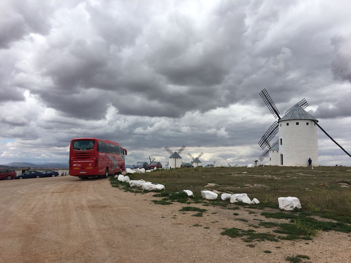 AutosTransvia's tweet photo. Nuestro conductor Joaquin Casas nos envía estas imágenes desde los  Molinos del Campo de Criptana en Ciudad Real - Castilla la Mancha.
 ¡Viaje en la mejor compañía!
 #autocaresvalencia #autocares #autobuses https://t.co/HTErFeGy08