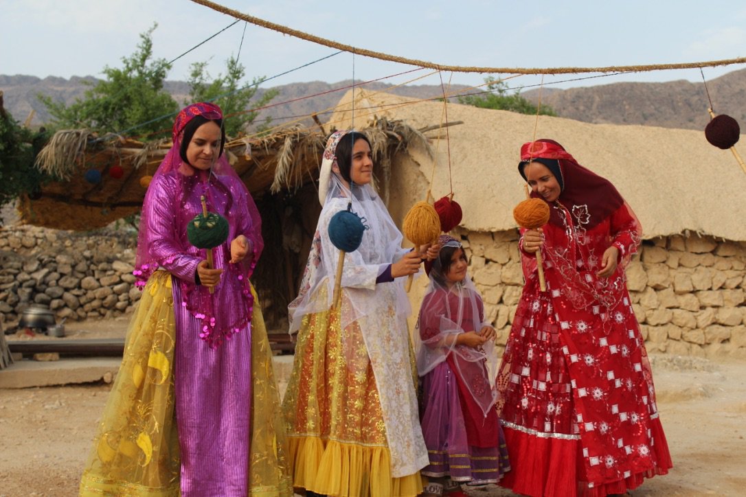 HeidarianR's tweet photo. The spinning is done in different ways depending on the use of it. In Iran most of the spinning is still done by hand, often on a spinning wheel, but the nomadic women still use a traditional spindle to spin the yarn.#Heidarianpersianrugs #persianrugs #handwoveniran #wool #iran https://t.co/1wsymWyARJ