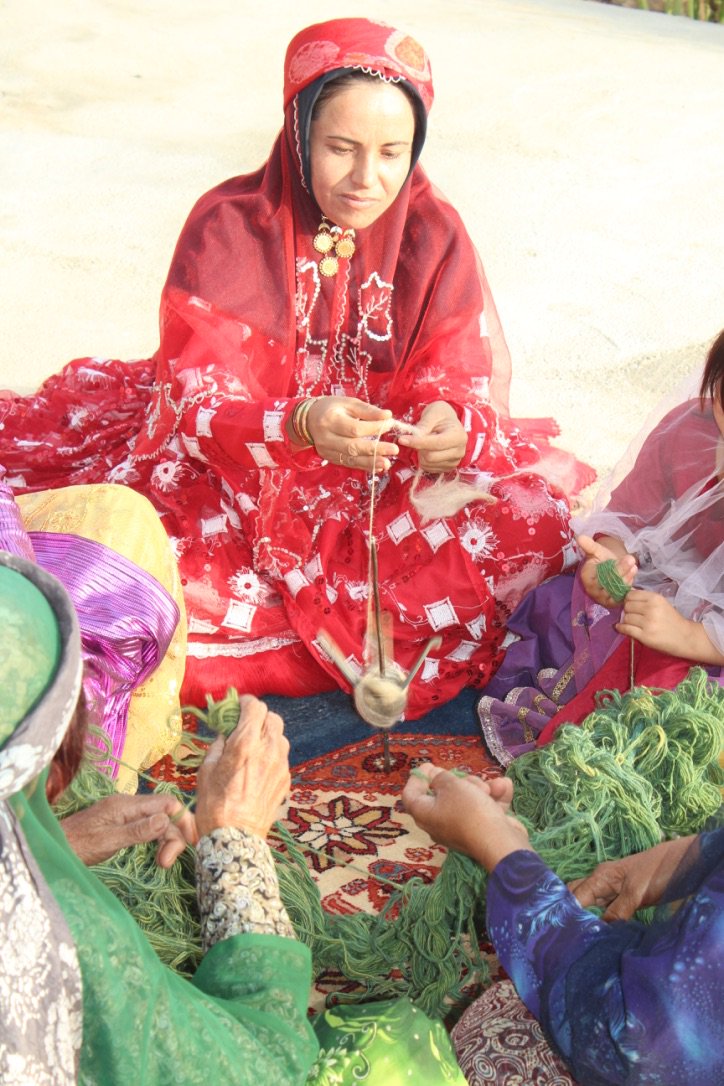 HeidarianR's tweet photo. The spinning is done in different ways depending on the use of it. In Iran most of the spinning is still done by hand, often on a spinning wheel, but the nomadic women still use a traditional spindle to spin the yarn.#Heidarianpersianrugs #persianrugs #handwoveniran #wool #iran https://t.co/1wsymWyARJ