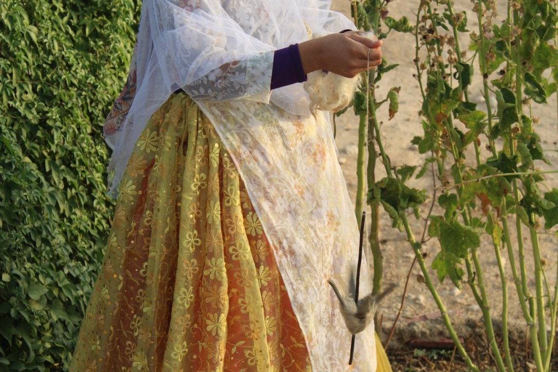 HeidarianR's tweet photo. The spinning is done in different ways depending on the use of it. In Iran most of the spinning is still done by hand, often on a spinning wheel, but the nomadic women still use a traditional spindle to spin the yarn.#Heidarianpersianrugs #persianrugs #handwoveniran #wool #iran https://t.co/1wsymWyARJ