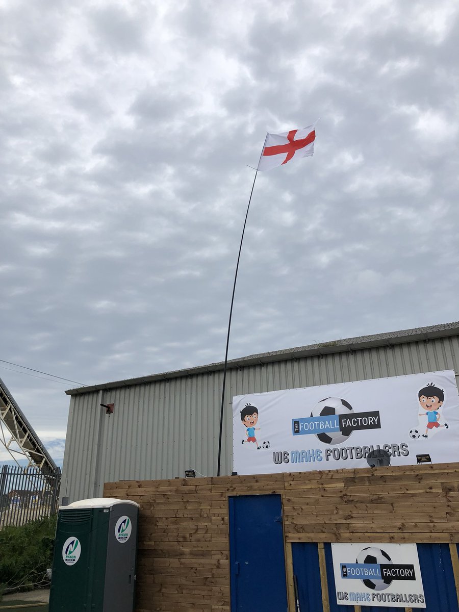 Football factory gearing up for tonight’s match. Cheap drink and slushes and kids get free football. 🏴󠁧󠁢󠁥󠁮󠁧󠁿⚽️😁