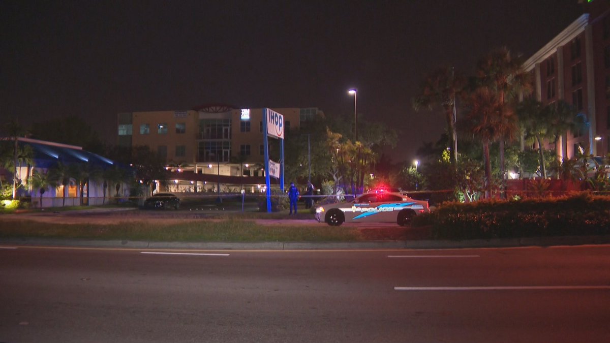 Police investigate shooting outside IHOP in Miami Springs bit.ly/2t8WI2M?utm_so… https://t.co/pYaF0kCiUT