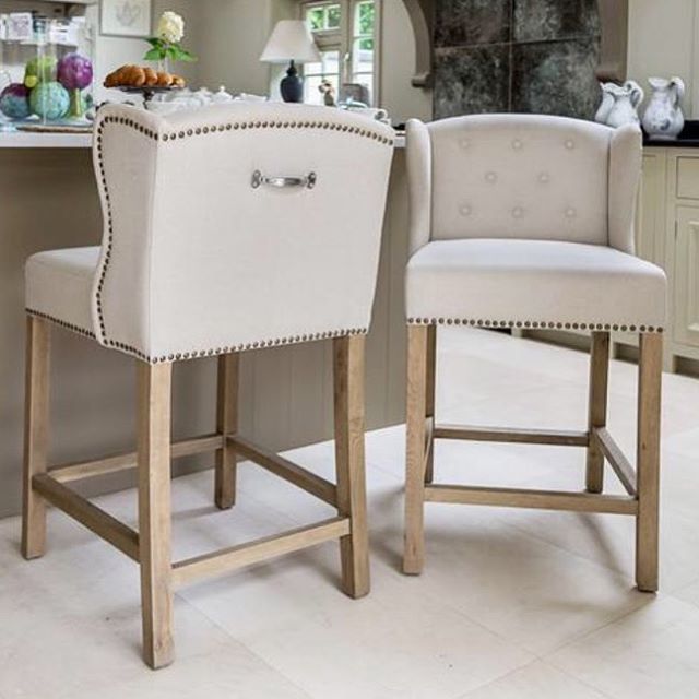 la_residence_In's tweet photo. We’re totally in ❤️ with our Kingsley bar stools adding some glamour to your kitchen bar.
#laresidenceinteriors #luxuryinteriors #luxuryfurniture #livelifeinstyle #aspirationalliving https://t.co/NTephhT0Tx https://t.co/PCl2SXzIpG