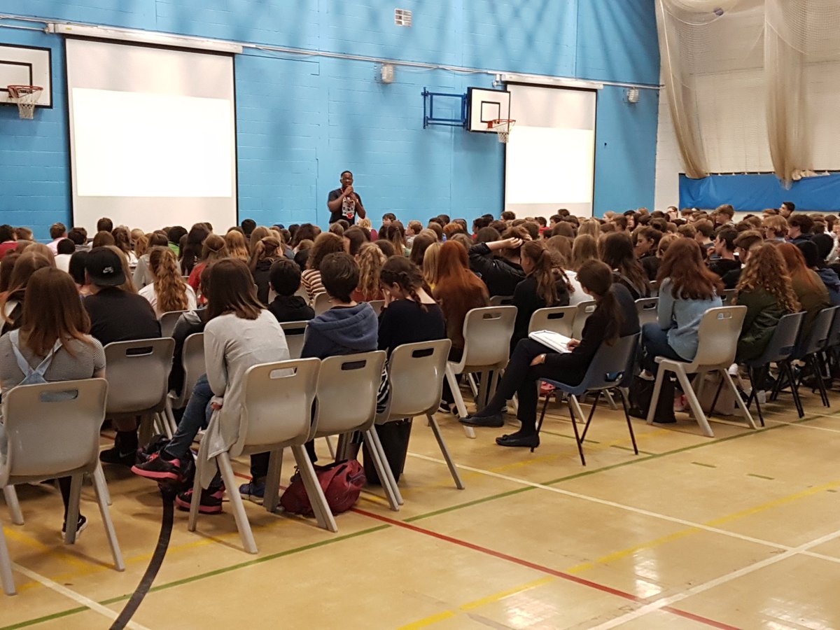 MrRring's tweet photo. great to see @KamalHyman at @BohuntSchool inspiring yr8/9 students about their future #dontchaseyourdreams #knowyourself #knowyourvision https://t.co/Y5I1pSR0RL