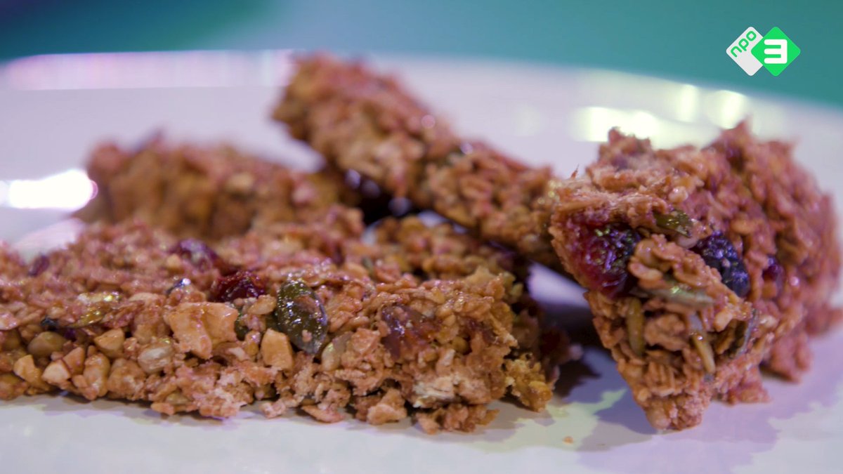 Makkelijk, goedkoop en lekker: Mueslirepen! 
Recept: npo3.nl/mueslirepen-bo…