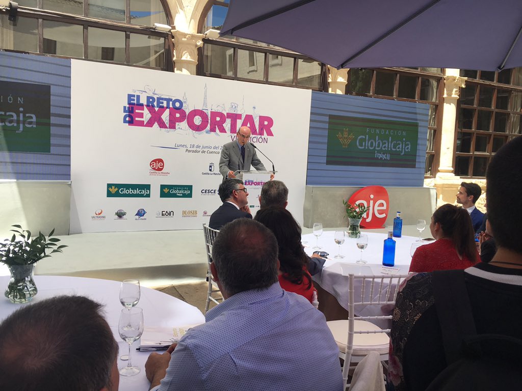 AJECLM's tweet photo. Da comienzo la clausura del #elretodeexportar https://t.co/aS5TzFhWof
