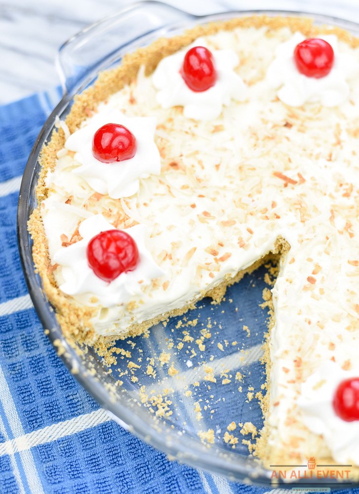 If you like Pina Coladas, you will love this no-bake frozen Pina Colada Pie! Get the easy recipe: bit.ly/2MtVKGj