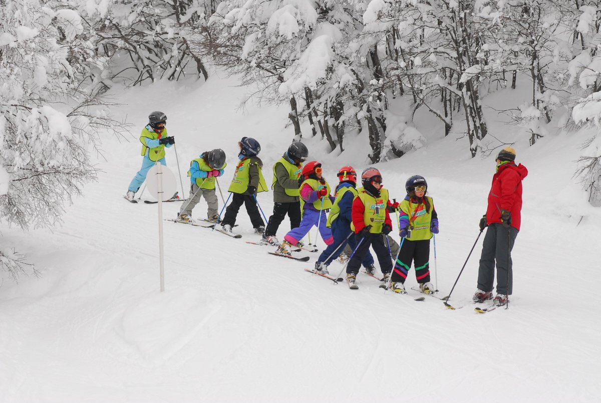 neuquentur's tweet photo. #BuenLunes!! En estas vacaciones de invierno queremos que se despierten tus mejores sensaciones! Vení a divertirte, a descansar y a disfrutar!! Viví la #NieveEnNeuquen!! https://t.co/dfldEgpoFE
