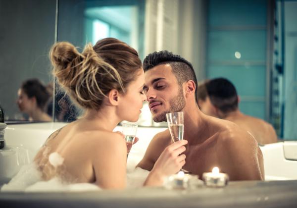 relacion_unComo's tweet photo. Qué se siente al hacer el amor en el agua - descúbrelo https://t.co/bXVOQH4riY #relaciones https://t.co/gAQyUXfbiW