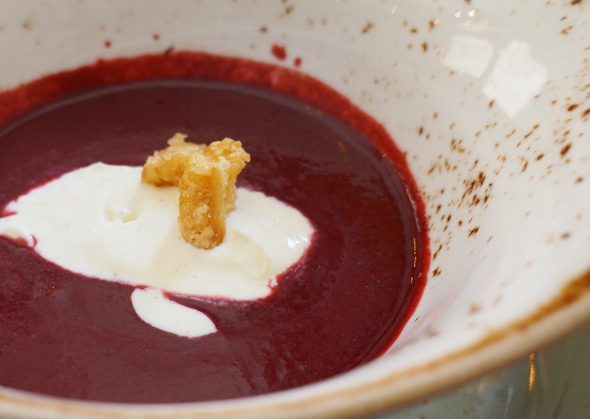 VIVAMascaraque's tweet photo. Entrantes refrescantes para la llegada del #verano
'Gazpacho de cerezas con frappé de queso'
#MenúMediodía completo en la web de #VivaMascaraque
¿Cuándo vienes? 
Reservas 960 649 335 o info@vivamascaraque.com
#restaurantesvalencia #comerenvalencia #menúejecutivo #gazpachodecereza https://t.co/TnismCHkHM