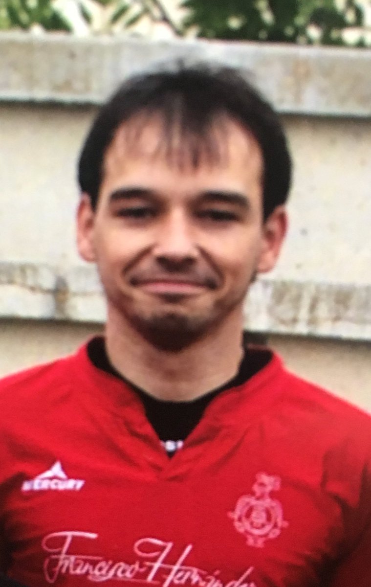 cfcalamocha's tweet photo. Edu de Blas volverá a Tercera y jugará su tercera temporada en nuestro club.
El delantero continuará marcando goles vestido de rojillo. Jugador de experiencia, de los que hacen “grupo” y que asegura una buena marca de goles a final de año. https://t.co/lL575CPVM9