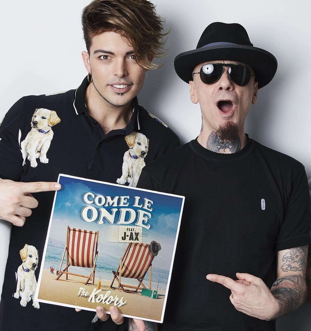TheKolors's tweet photo. FINALMENTE PARTITI PRE-ORDER E PRE-SAVE DI #COMELEONDE feat. J-AX!
Grazie allo Zione per aver preso parte a questo progetto!
Preordinatelo qui https://t.co/DvMRZT9jyG, 10 di voi potranno ascoltare l'anteprima con noi!
#COMELEONDE https://t.co/MJ4Tls7yon