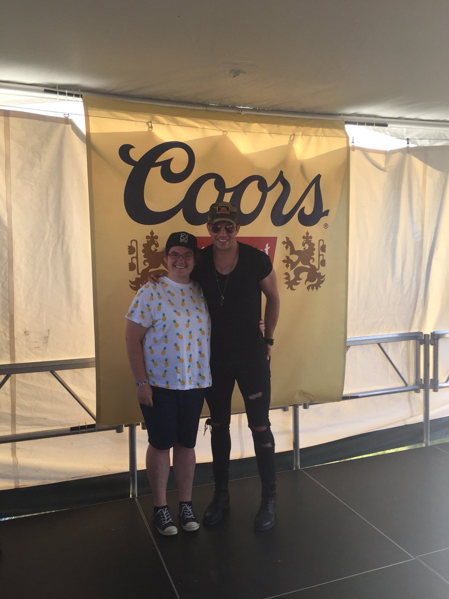 CaroliGiGi's tweet photo. Some memories from last night at the @FestCountryLotb !!!! What a perfect night !!!! Meets that I will never forget !!!! And great great performances by everybody that I saw !!!!! @BrettKissel @EricEthridge @MatthsLang #fcl2018 #QuebecCountryFans https://t.co/5CV2YKX1Wh