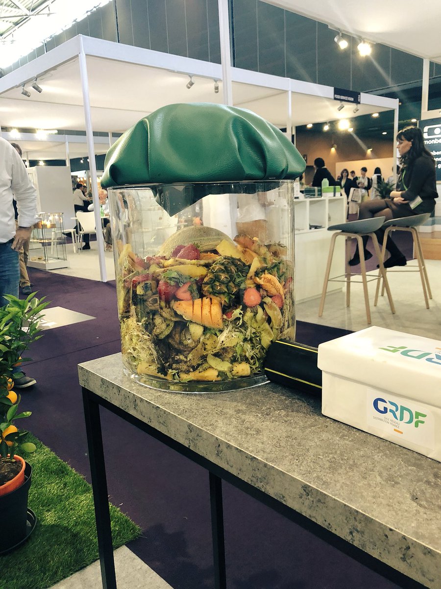 JuliaMilesi's tweet photo. Cuisiner autrement 🍌🥦 grâce au #biométhane dans le plus grand respect de la planète 🌍 au @Sirha_Green stand @GRDF 4D12 #cerclevertueux https://t.co/wjTw0IQqF0