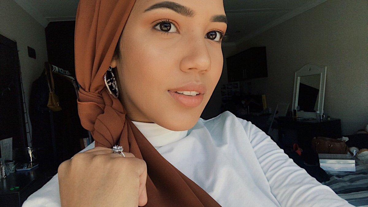 thaniyahh's tweet photo. is it okay to post my Eid selfies now? https://t.co/AwQfICNu6F