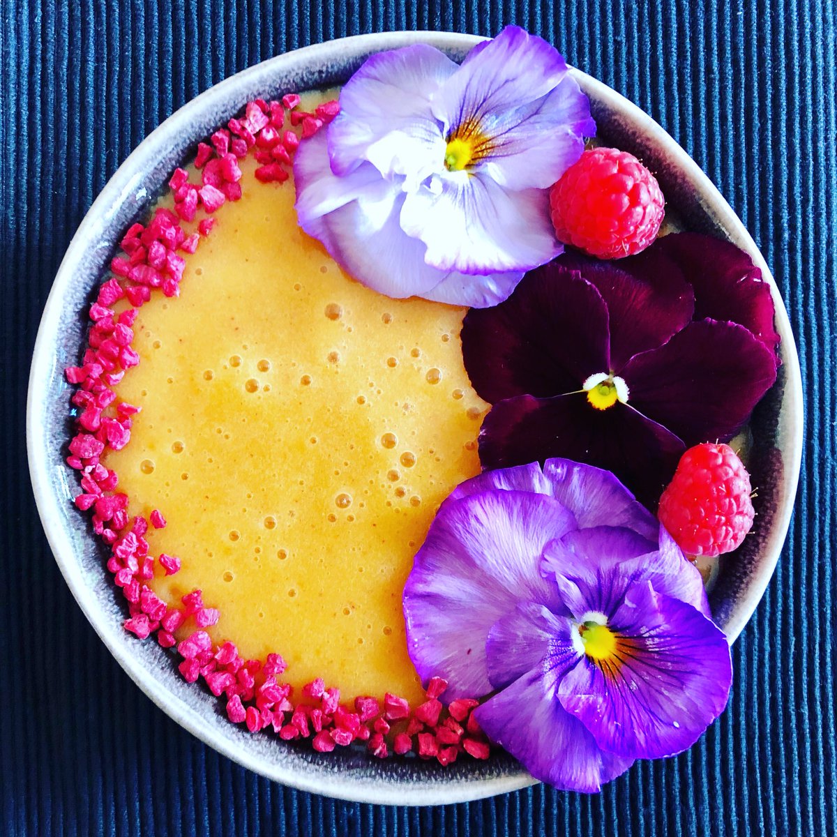 ComplEATNurture's tweet photo. More smoothie bowl love! Made from passion fruit, persimmon fruit, pineapple , turmeric and chia seeds.
#smoothie 
What do you think? 💕💕💕 https://t.co/aA1SSK0nRd