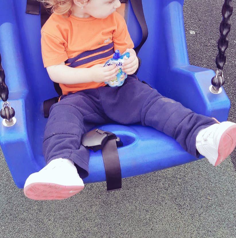 Estela91's tweet photo. Porque no hay mejor merienda que Yogolino para disfrutar del parque! #LoRiquisimoDelCalcio https://t.co/lE9J07Qk17
