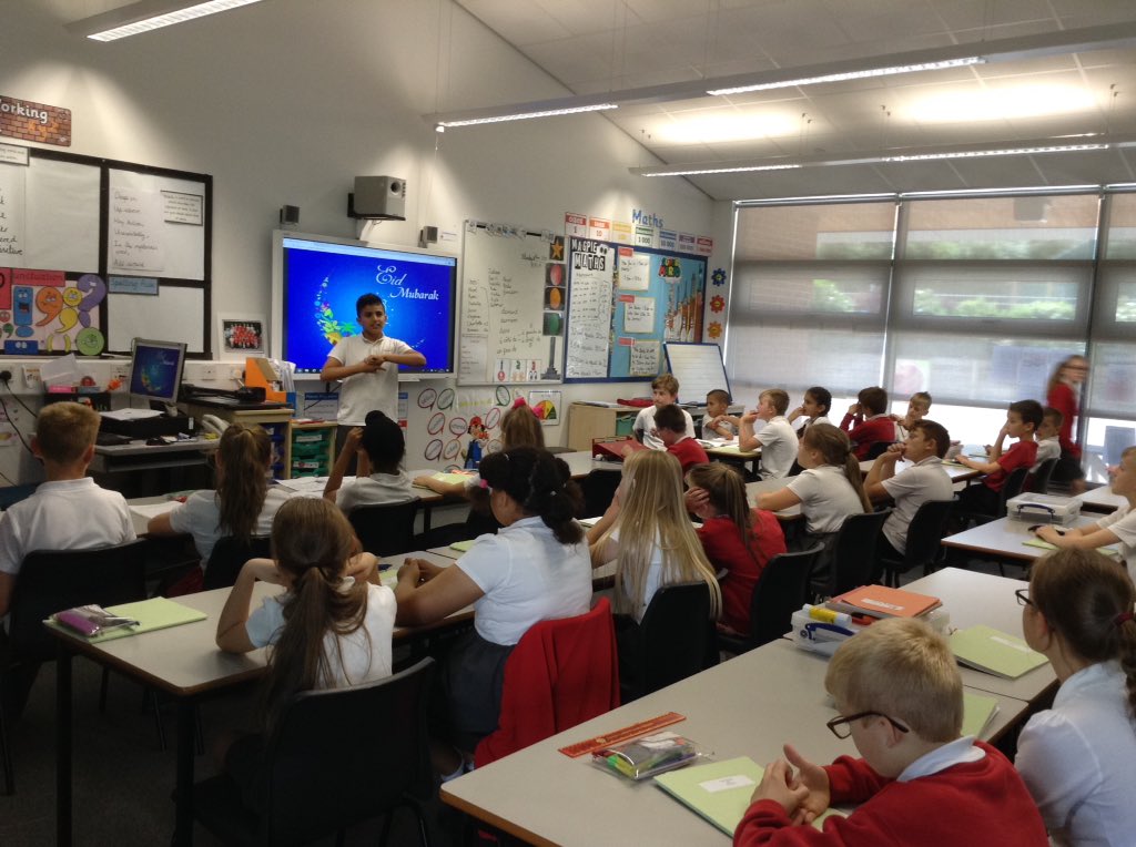 MissJoannouJLPS's tweet photo. We have loved learning about Eid this afternoon! Thank you Zaheer #5KJ https://t.co/zCsWupOoQ2