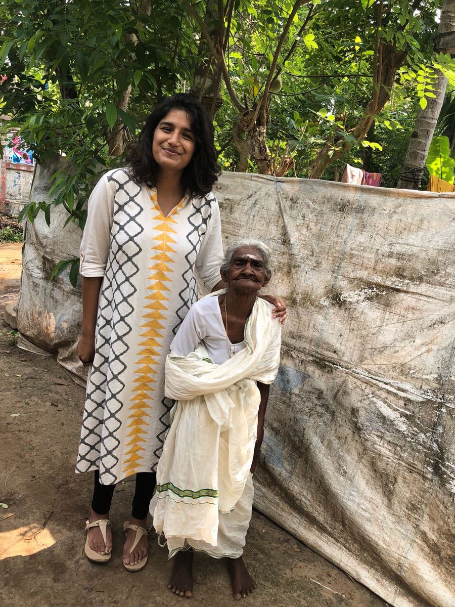 TheVikasKhanna's tweet photo. Inspiring. Awesome. ❤️❤️❤️❤️
Thank you!!!! @Sreedevi_Jay
Sreedevi Jayaranjan with Karthyayani Amma (96 years young)
She will enter Class 4 next year and plans to study till Class 10 under the Kerala Literacy Mission programme.
#Oldeststudent https://t.co/Z9YPdFHApa