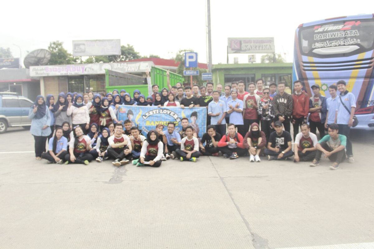 Live terbanyak kami leslov bandung 😊dia acara spesial #RerunKonserMetamorfosisLesti